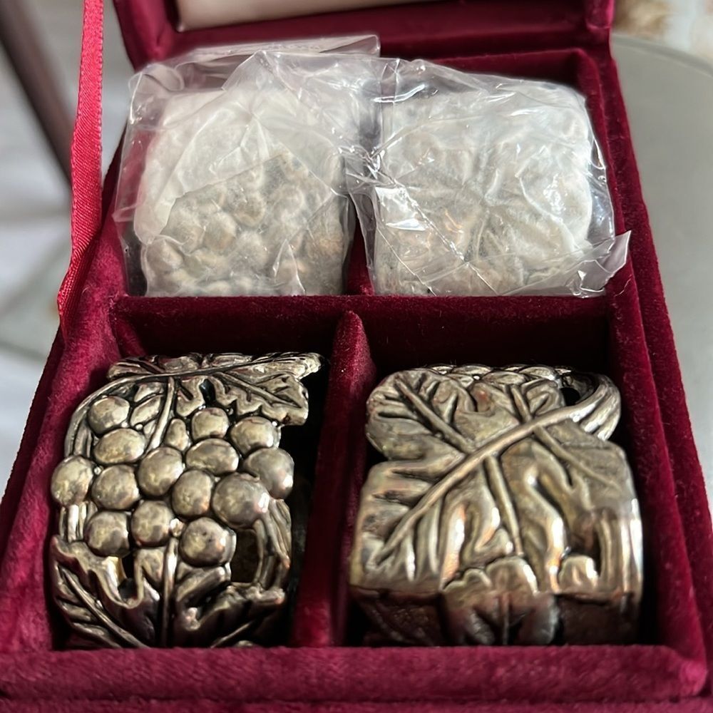 Godinger Silver Art Co. Silver Plate Grape Leaf Oval Napkin Ring  Set NIB